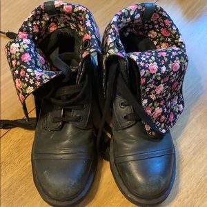 Dr. Martens Triumph Sz 8